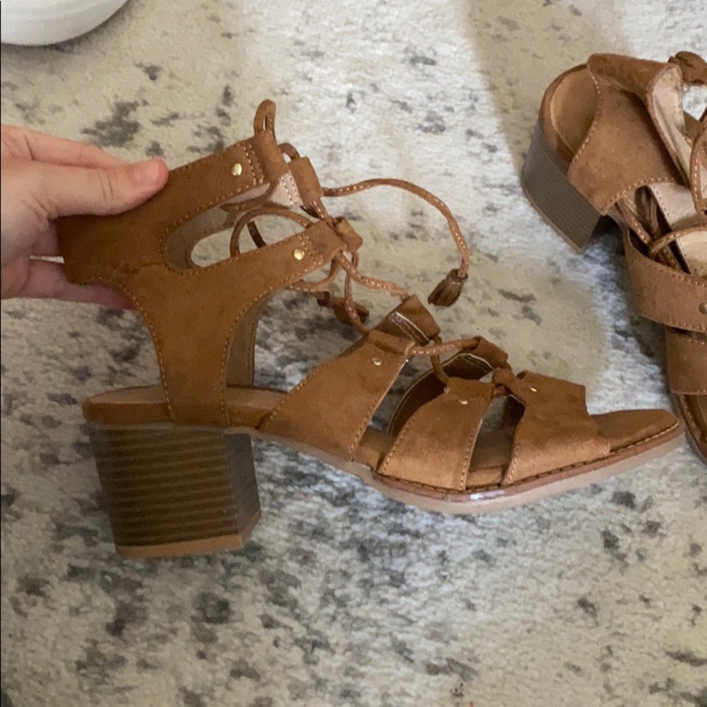 Open toe lave up sandal